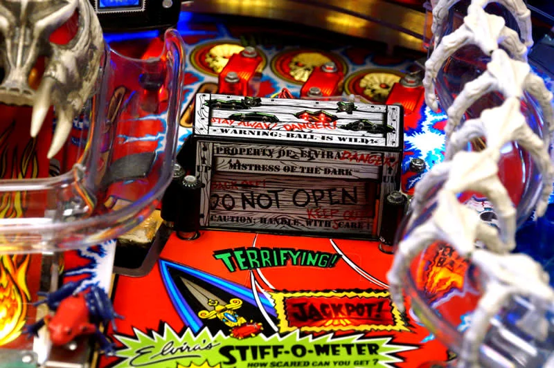 Scared Stiff Pinball Machine - Image 5